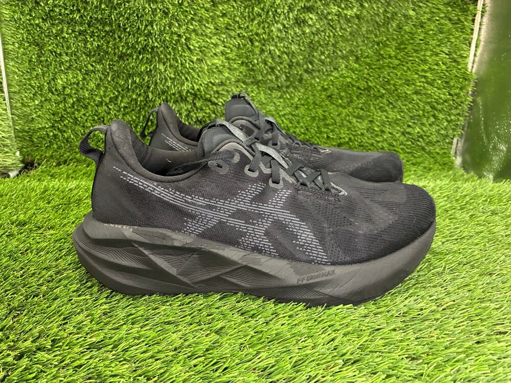 Asics Novablast 5 1011B974 Athletic Sneaker Men's 9.5 Black Knit Walking Running